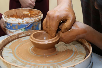 Фотография к новости: Сырбойылық өрендер саз балшықтан жасаған сырлы аяқ