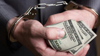 Фотография к новости: Өткен жылы қанша шенеунік парамен ұсталды