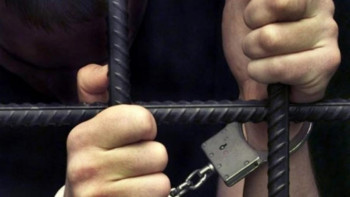 Фотография к новости: 382 млн теңге жымқырған күдікті экстрадицияланды 