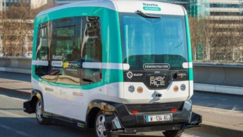 Фотография к новости: Қытайда жүргізушісіз басқарылатын автобус сынақтан өтуде