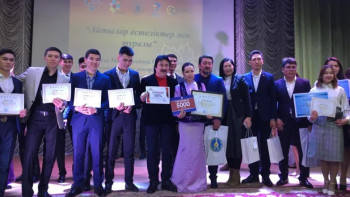 Фотография к новости:  Алматыда Аспантаудың ақиық ақыны ардақталды