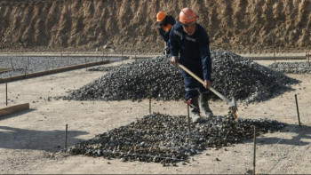 Фотография к новости: Түркістанда құрылысшылар 2 ауысыммен жұмыс істеуде