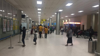 Фотография к новости: Делиде жалған билетпен ұсталған қазақстандық танысын шығарып салған