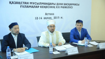 Фотография к новости: ҚМДБ маникюр, шаш бояу, кірпік жапсыруға пәтуа шығарады