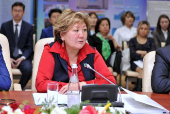 Фотография к новости: Депутат көпбалалы отбасыларға берілетін көмекті ұлғайтуды ұсынды