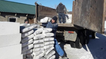 Фотография к новости: Ақтөбеде үйі өртенген отбасыға қолдау көрсетілді