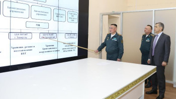 Фотография к новости: Министр бірқатар әскери басқарманы тексерді