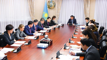 Фотография к новости: Үкіметте көп балалы отбасыларды қолдауға қатысты отырыс өтті