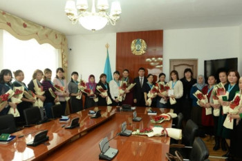 Фотография к новости: Атырауда 25 ана «Алтын алқа» және «Күміс алқа» төсбелгісімен марапатталды