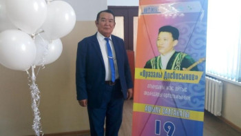 Фотография к новости: Оразалы емтиханда домбырамен жырлап тұрып жауап беретін – профессор