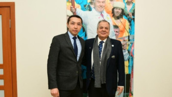 Фотография к новости: Регбиден Азия федерациясының президенті Қазақстан ҰОК өкілдерімен кездесті