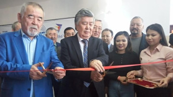 Фотография к новости: Алматыда Оразалы Досбосынов атындағы айтыскер ақындар орталығы ашылды