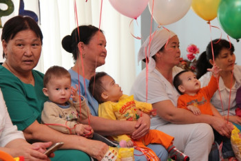 Фотография к новости: Маңғыстау облысында көпбалалы отбасыларға 100 мың теңге төленеді