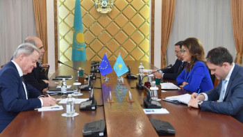 Фотография к новости: Назарбаева ЕО-ның ОА бойынша өкілін қабылдады