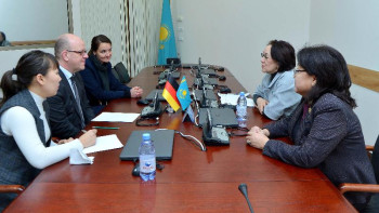 Фотография к новости: Сенатор германиялық делегаттармен кездесті