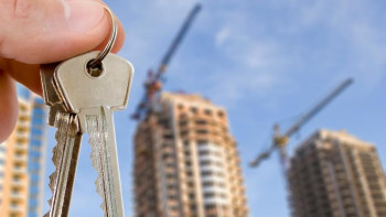 Фотография к новости: Үйі өртеніп, үш баласынан айырылған қызылордалық анаға баспана берілді