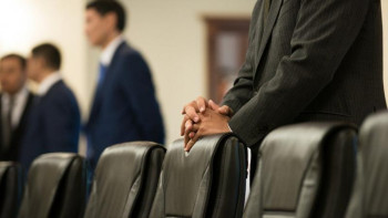 Фотография к новости: Мемлекеттік органдарда үстеме жұмыс төрт есе қысқарды