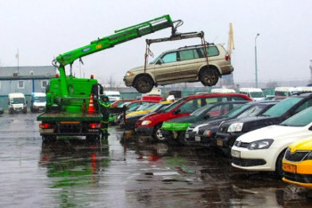 Фотография к новости: Павлодарда алименттік қарызы барлардың көліктері тартып алынуда