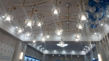 Фотография к новости: Жас дизайнер салмағы 200 кг аспалы шам жасады