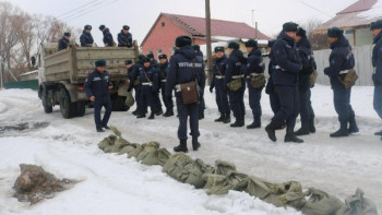 Фотография к новости: Өскемен. Қарғын суға қарсы тұрар қауқар қалай?