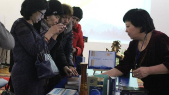 Фотография к новости: Өскеменде «Шетелдегі қазақтар» кітаптар сериясының көрмесі ашылды