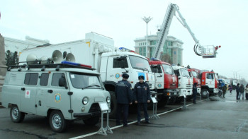 Фотография к новости: Өскеменде Төтенше жағдайлар қызметі арнайы техникаларын көрсетті