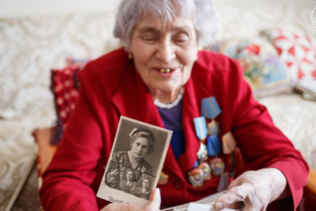 Фотография к новости: Даланың бұрқыраған наны баураған Фаина әжей