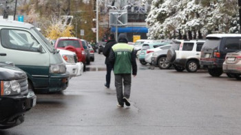 Фотография к новости: Алматыда заңсыз автотұрақпен қамтамасыз еткендер жауапкершілікке тартылды