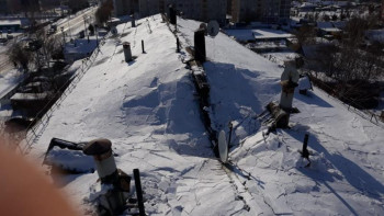 Фотография к новости: Петропавлда көпқабатты үйдің шатыры опырылып түсті
