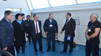 Фотография к новости: Сенаторлар Ақмолада көпбалалы отбасылар мәселесін талқылады