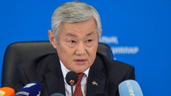 Фотография к новости: Жәрдемақы алу үшін бір құшақ қағаз жинайды - Сапарбаев