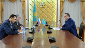 Фотография к новости: Сергей Громов Ресей елшісімен кездесті