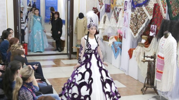 Фотография к новости: Қарағандыдағы өлкетану мұражайында әйелдер орамалының көрмесі өтті