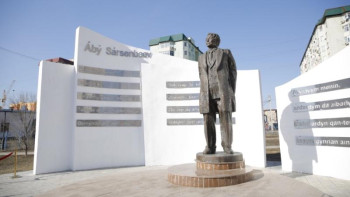 Фотография к новости: Халық жазушысы Әбу Сәрсенбаевтың ескерткіші ашылды