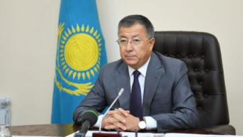 Фотография к новости: Түймебаев көпбалалы аналармен кездесті