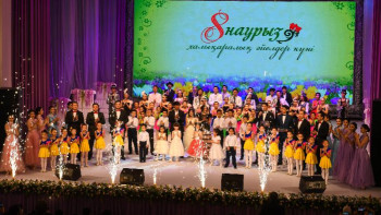 Фотография к новости: Облыс әкімі қызылордалық аналарды мерекемен құттықтады