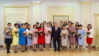 Фотография к новости: Назарбаев әйелдер қауымын 8 наурыз мерекесімен құттықтады