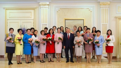 Назарбаев әйелдер қауымын 8 наурыз мерекесімен құттықтады