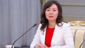 Фотография к новости: Назарбаев Самал Еслямоваға: Біз жаңа туындылар күтеміз