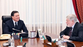 Фотография к новости: Асқар Мамин Ресейдің Қазақстандағы елшісін қабылдады