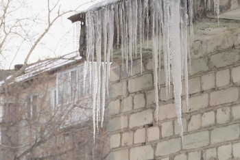 Үстіне мұз сүңгісі құлаған оқушыға қатысты ПИК басшысы жауапқа тартылды