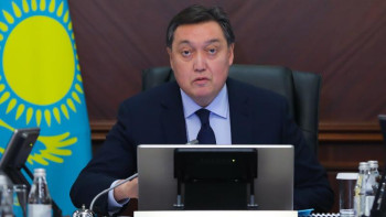 Фотография к новости: Өңірлерде өнеркәсіп пен құрылыс артта қалып отыр: Мамин Үкімет мүшелеріне тапсырма берді