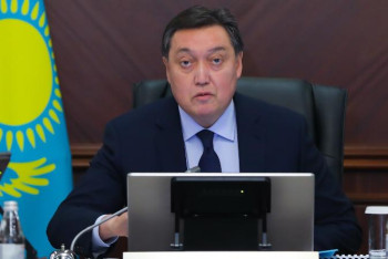 Фотография к новости: Өңірлерде өнеркәсіп пен құрылыс артта қалып отыр: Мамин Үкімет мүшелеріне тапсырма берді