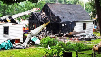 Фотография к новости: АҚШ-та үйдің үстіне ұшақ құлады 