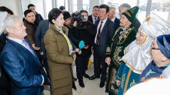 Фотография к новости: Гүлшара Әбдіхалықова ақтөбеліктерді Амал мерекесімен құттықтады