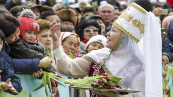 Фотография к новости: Наурыз мейрамы. 80 қайырымдылық шарасы. 10 мың адамға әлеуметтік көмек