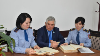 Фотография к новости: Облыс полицейлері: Репрессия құрбандарының ұрпақтары хабарлассын