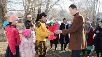 Фотография к новости: Кәсіпкерлер көпбалалы 3 отбасыға үй алып берді