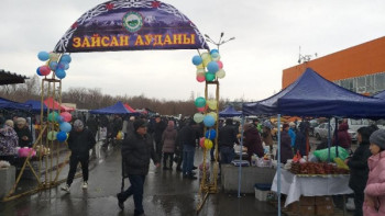 Фотография к новости: Өскеменде зайсандықтар ауылшаруашылық жәрмеңкесін өткізді