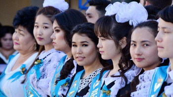 Фотография к новости: ШҚО-да мектеп түлектерінің өзге өңірлерден білім алуы 30% азайған